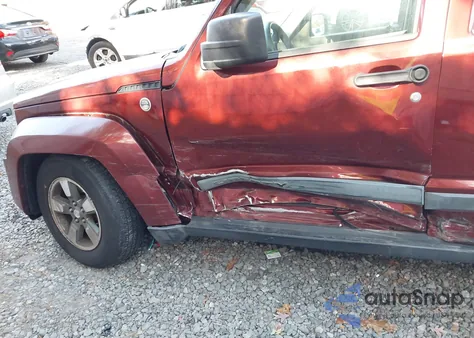 2008 Jeep Liberty Sport z USA, uszkodzony, nr VIN 1J8GN28K38W270522